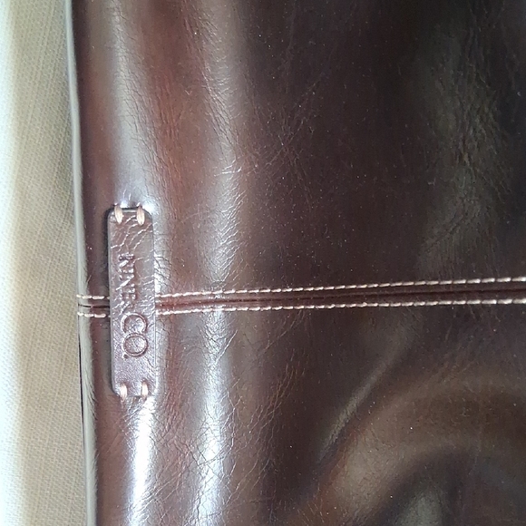 Elegant Brown Leather Tote Bag - Picture 5 of 7